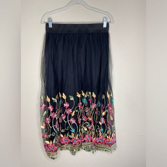 NWT Ultra Pink August Midi Black Skirt Mesh Embroidered Size M - Picture 7 of 10